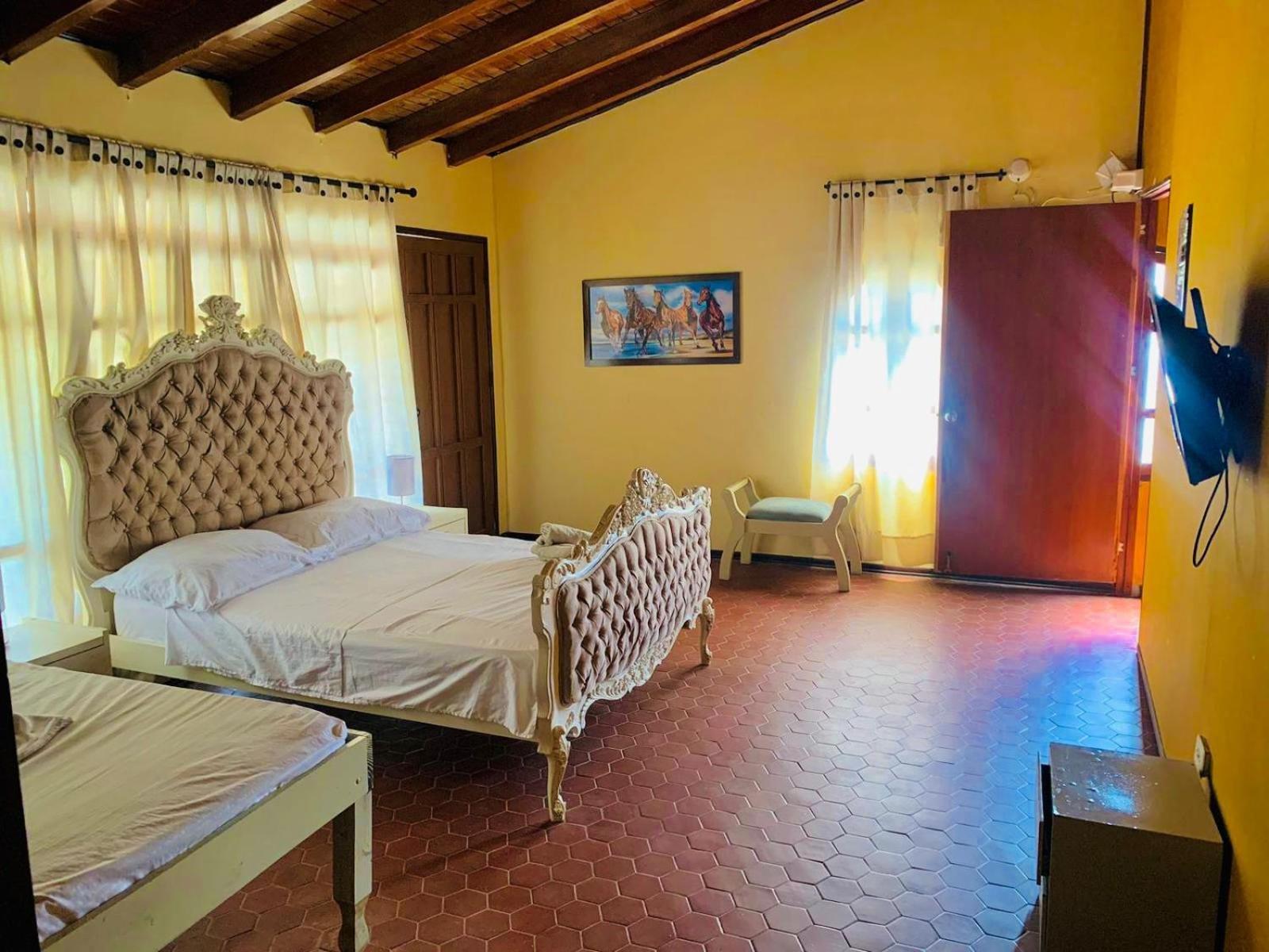 The Chill In Mansion Hostel Santa Marta Room photo