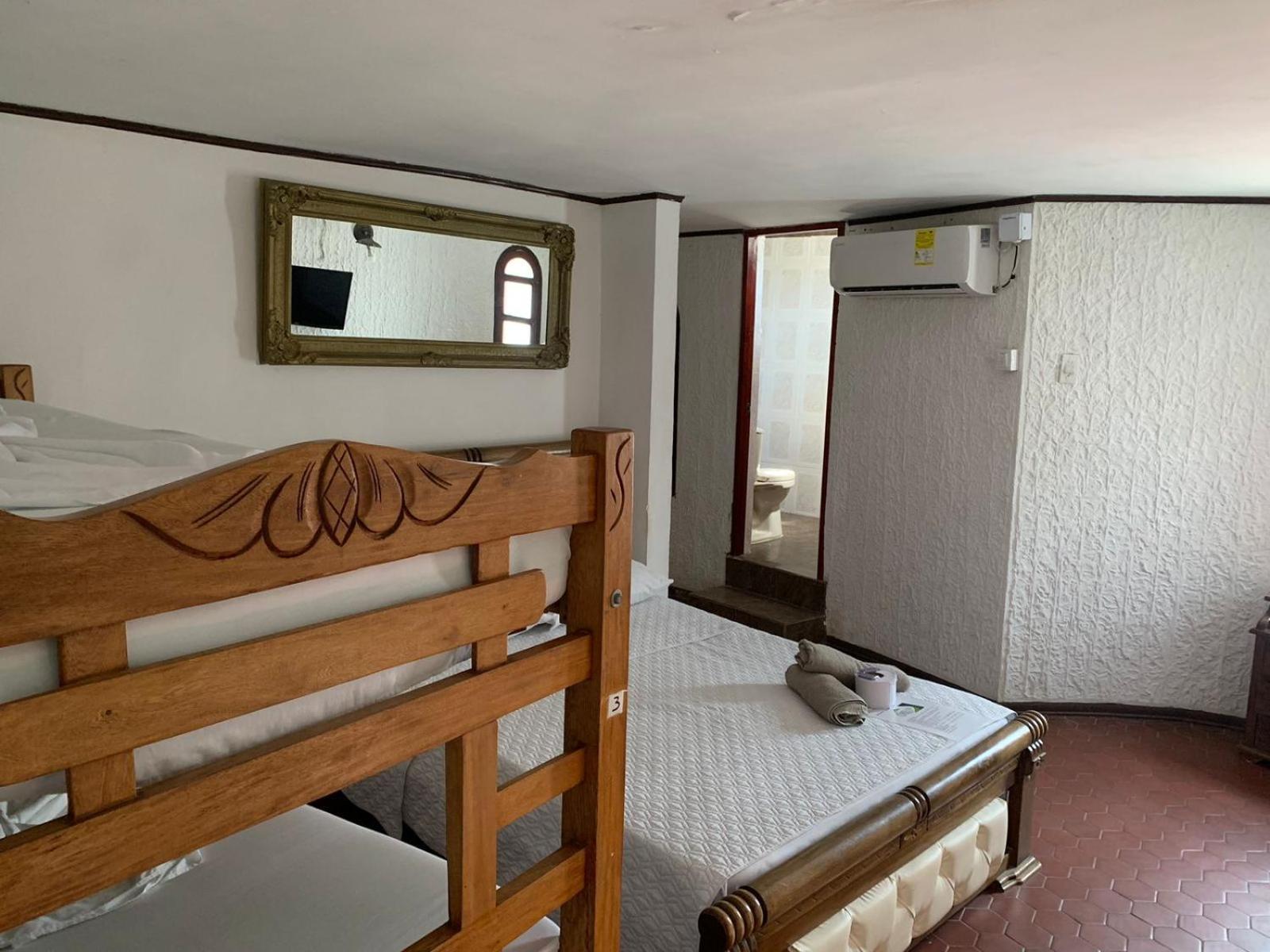 The Chill In Mansion Hostel Santa Marta Room photo