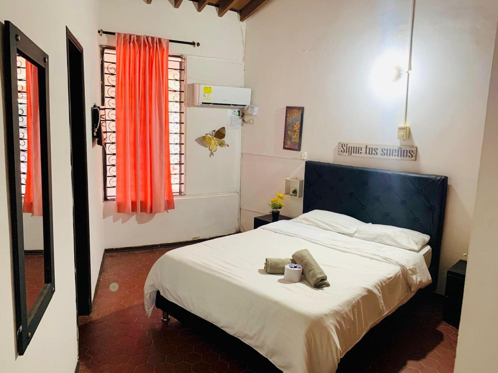 The Chill In Mansion Hostel Santa Marta Room photo