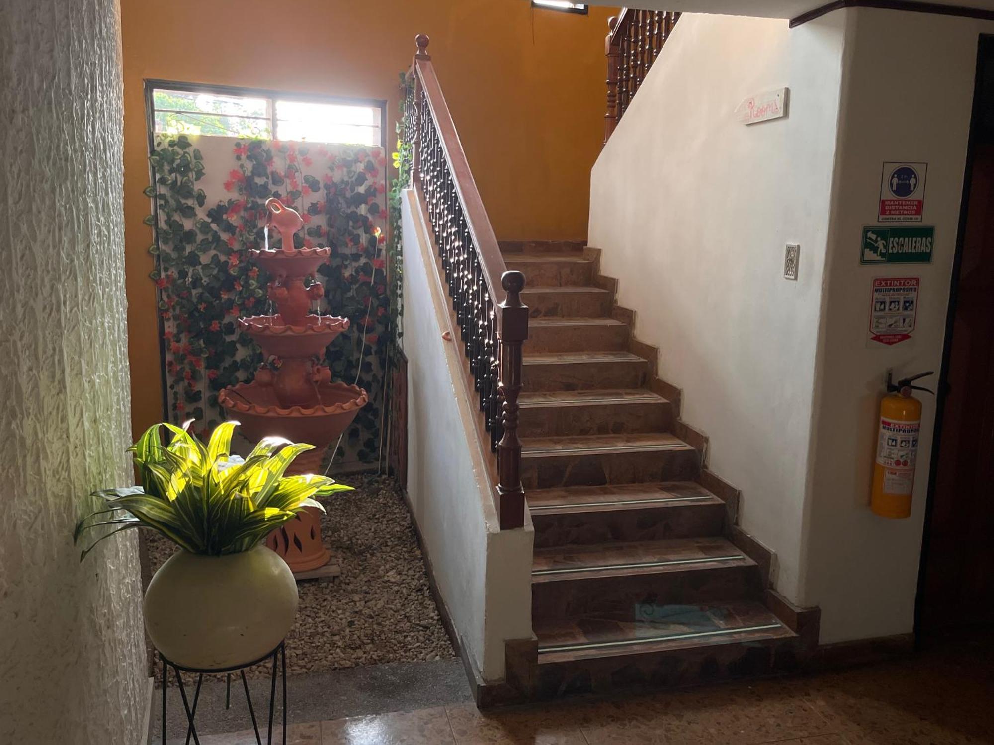 The Chill In Mansion Hostel Santa Marta Exterior photo